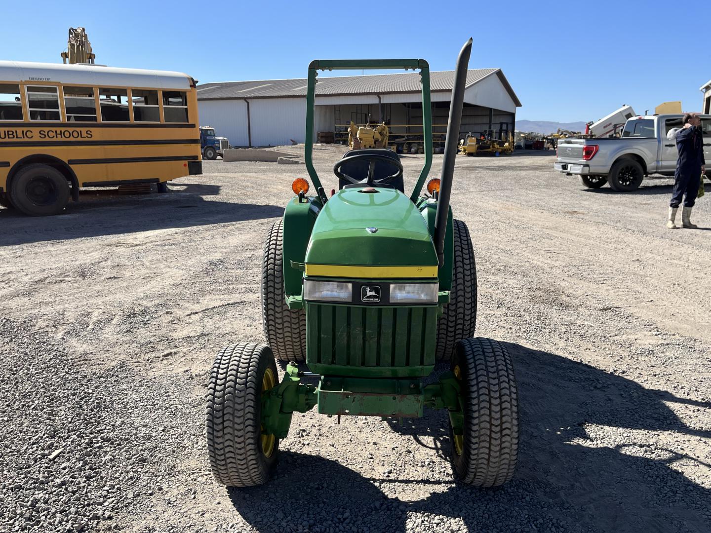 TRACTOR JOHN DEERE 770